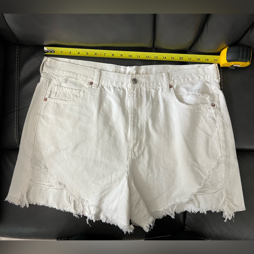 NWOT American Eagle hi rise mom shorts. Size 20